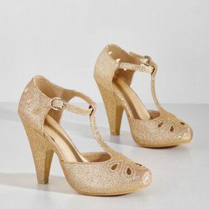 The Zest Is History Metallic Heel-never been worn!